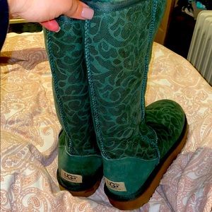 Tall Ugg boots (green)